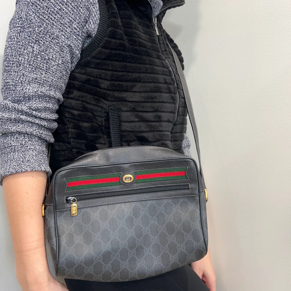 100% GUARANTEED AUTHENTIC Gucci GG Canvas Crossbody - Picture 1 of 10
